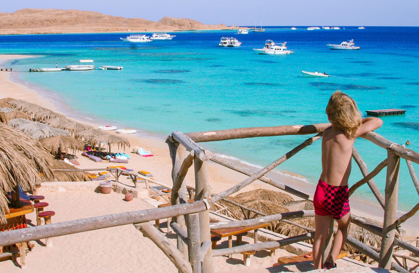 Un Bambino Da Una Delle Spiagge Di Hurghada