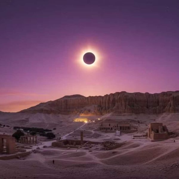 uno splendido scatto di deir elbahari durante leclissi solare